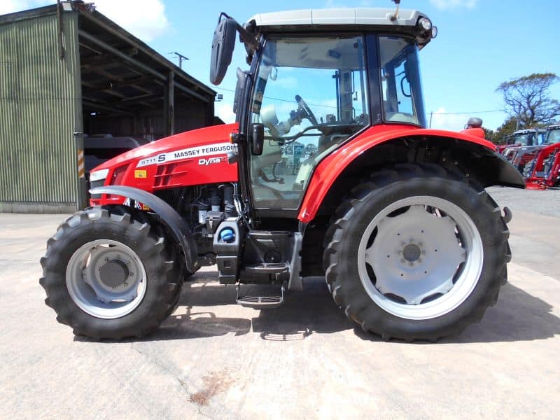 Massey Ferguson 5711S Dyna 4 Efficient - John Lake Tractors - Offical site